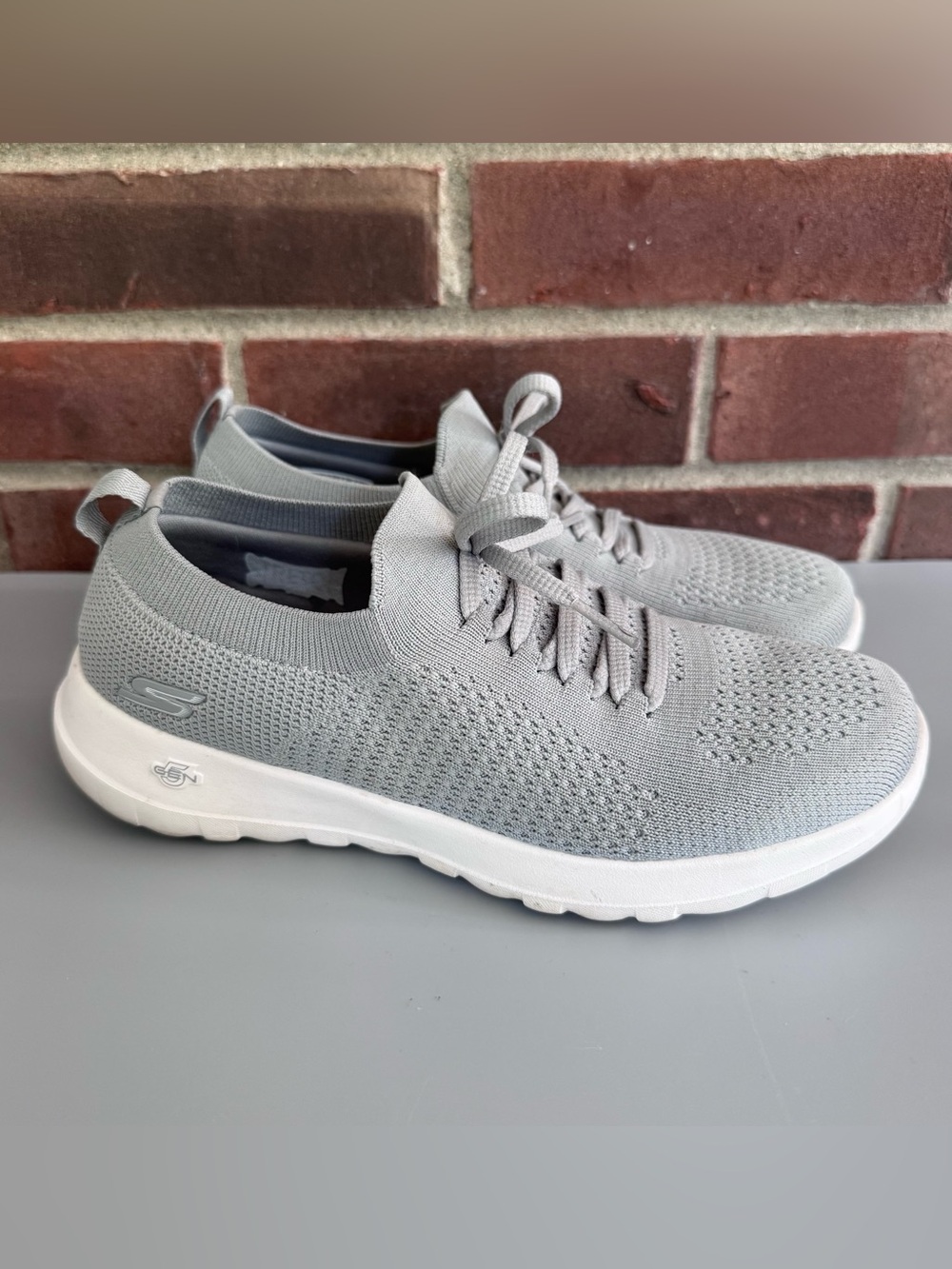 Skechers GOwalk Womens US 8 Gray Knit Air Cooled Goga Mat Walking Shoes 15658. I